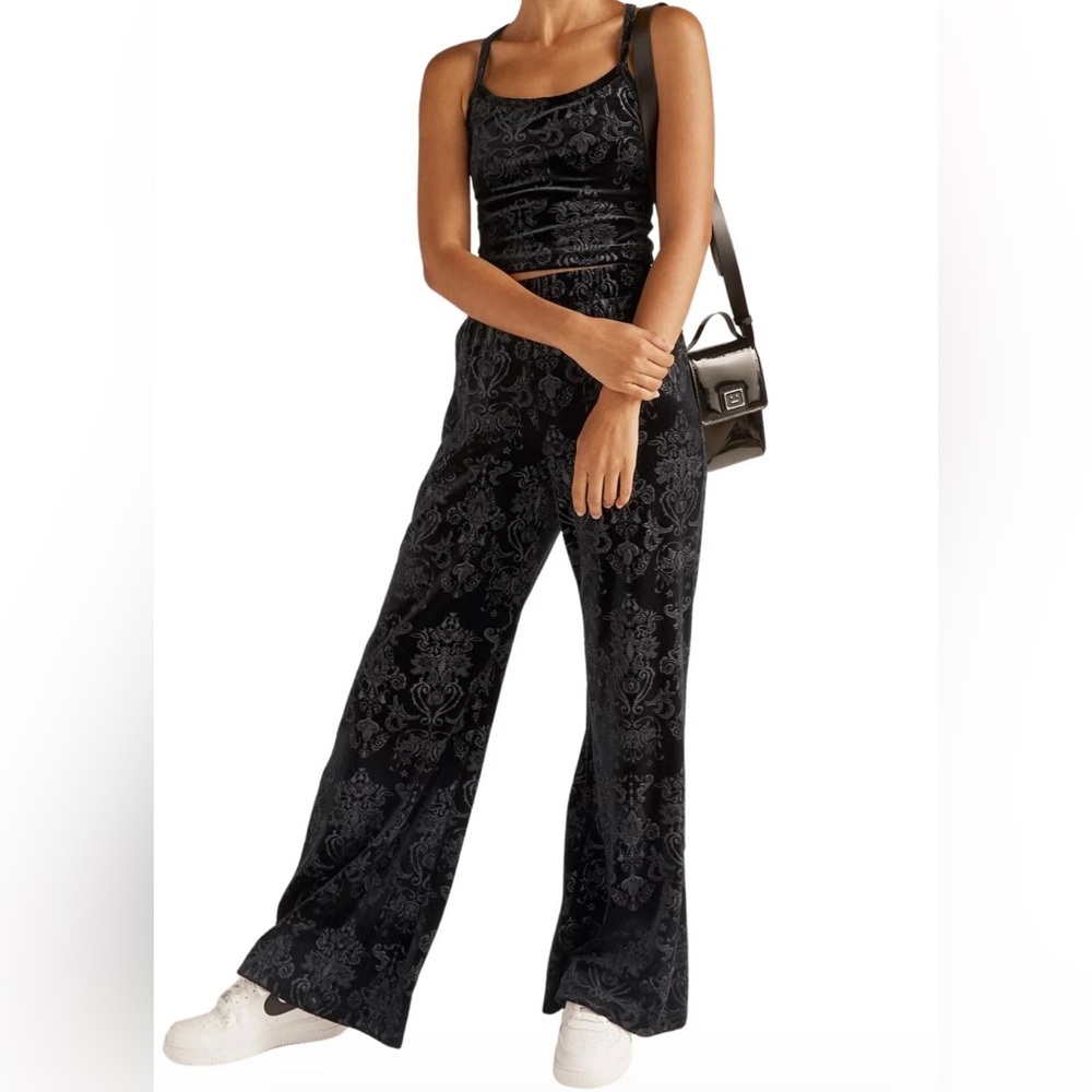 Beyond Yoga Velvet Slim Racerback Cropped Set Size S